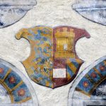 14 – Wappen an der Rathausfassade, Hauptplatz